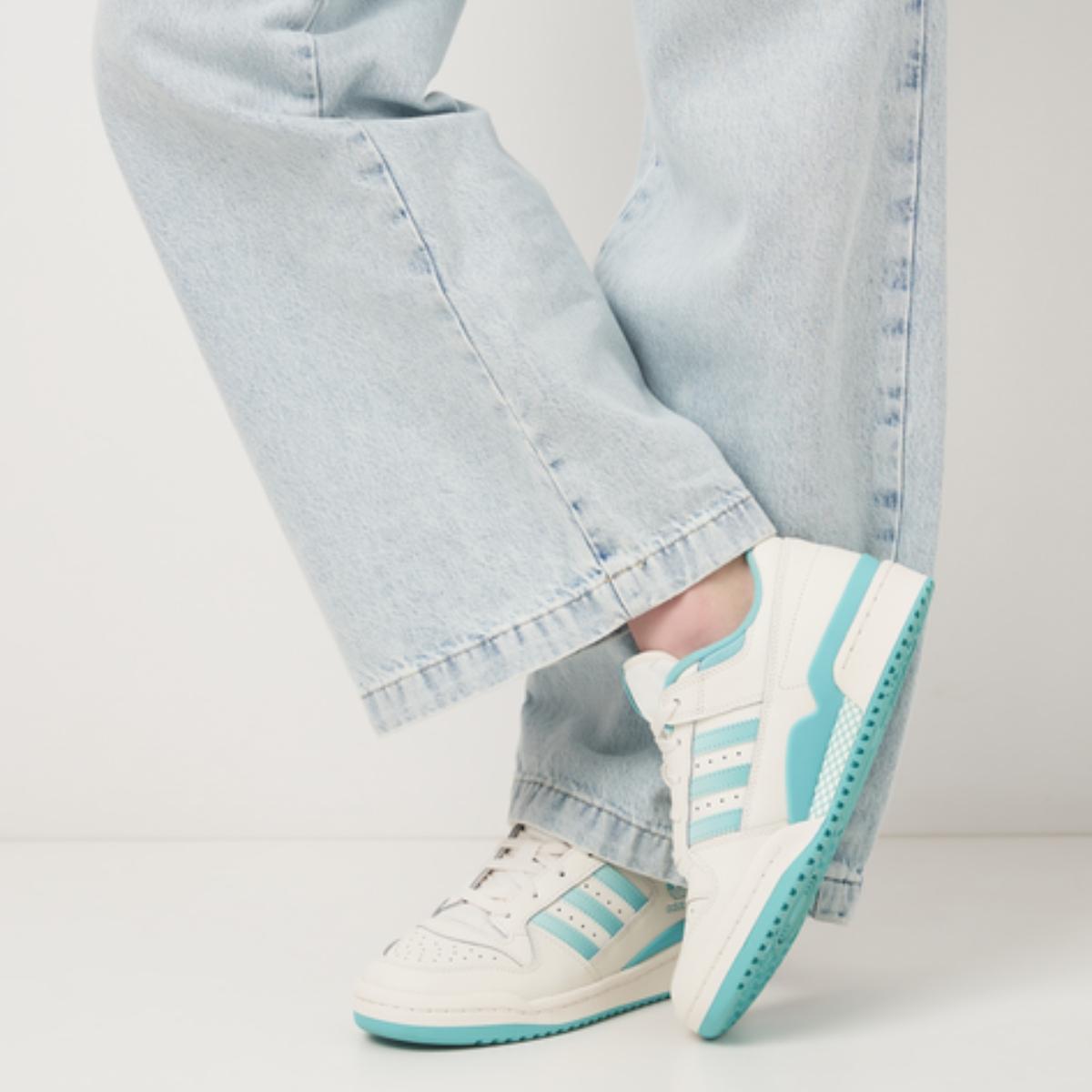 Chi tiết đế cao su và quai dán giày Adidas Forum Low CL Cloud White JI3258