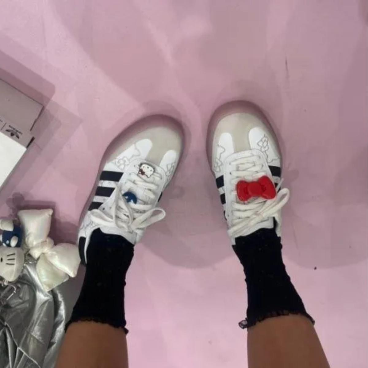 giay-adidas-x-hello-kitty-sambae-white-black-clear-pink-ig4450-4