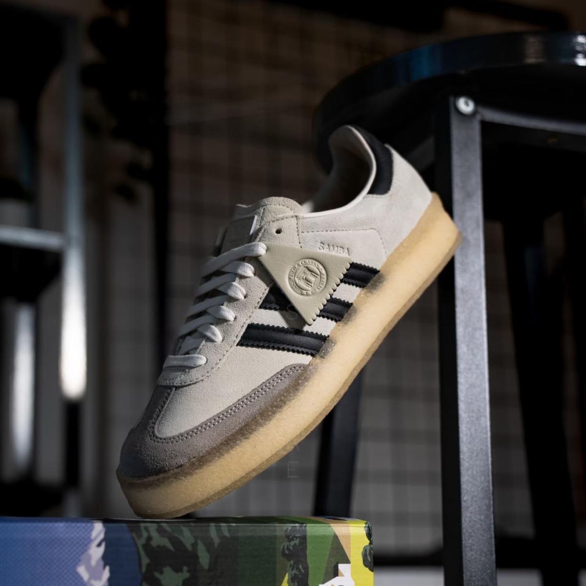 giay-adidas-x-ronnie-fieg-x-clarks-8th-street-samba-kithmas-white-black-ie4033-6